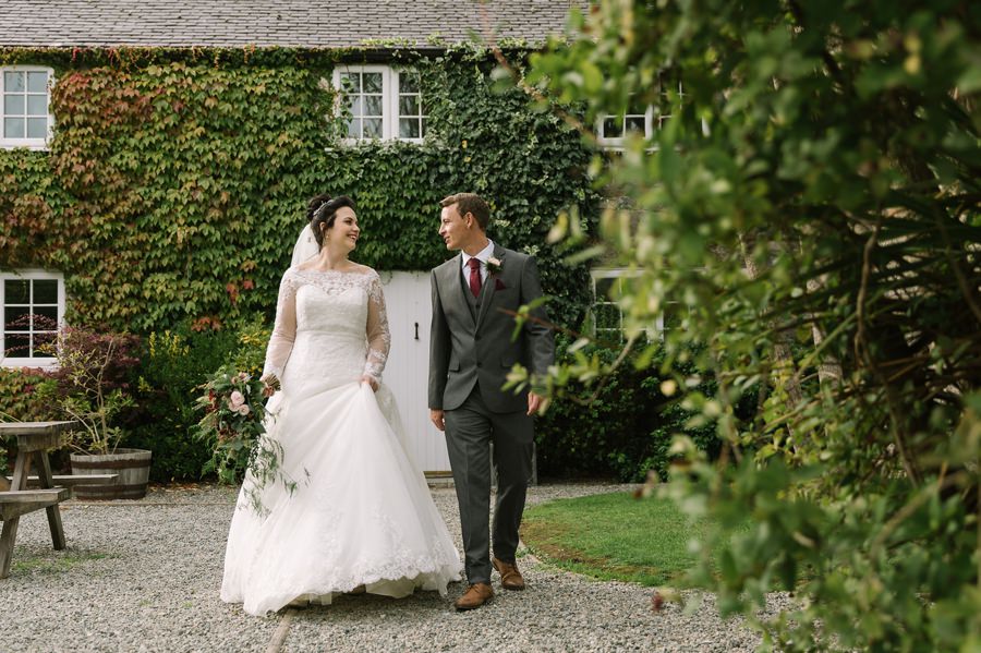 Tros yr afon wedding