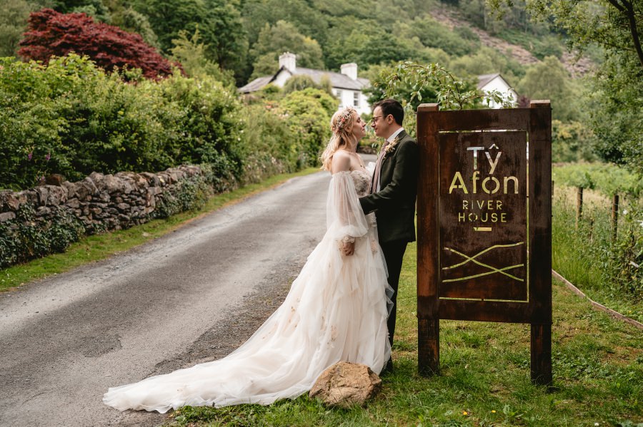 A June wedding at Ty Afon riverhouse