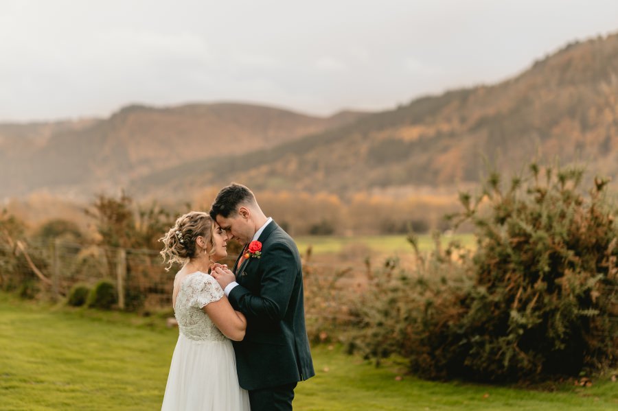 Autumn wedding at Plas Maenan